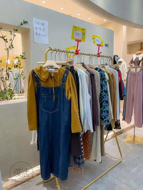 服裝批發(fā)市場(chǎng)清倉(cāng)撿漏攻略 百元三件靚衫 vs. 20元牛仔褲，哪里更值得沖？
