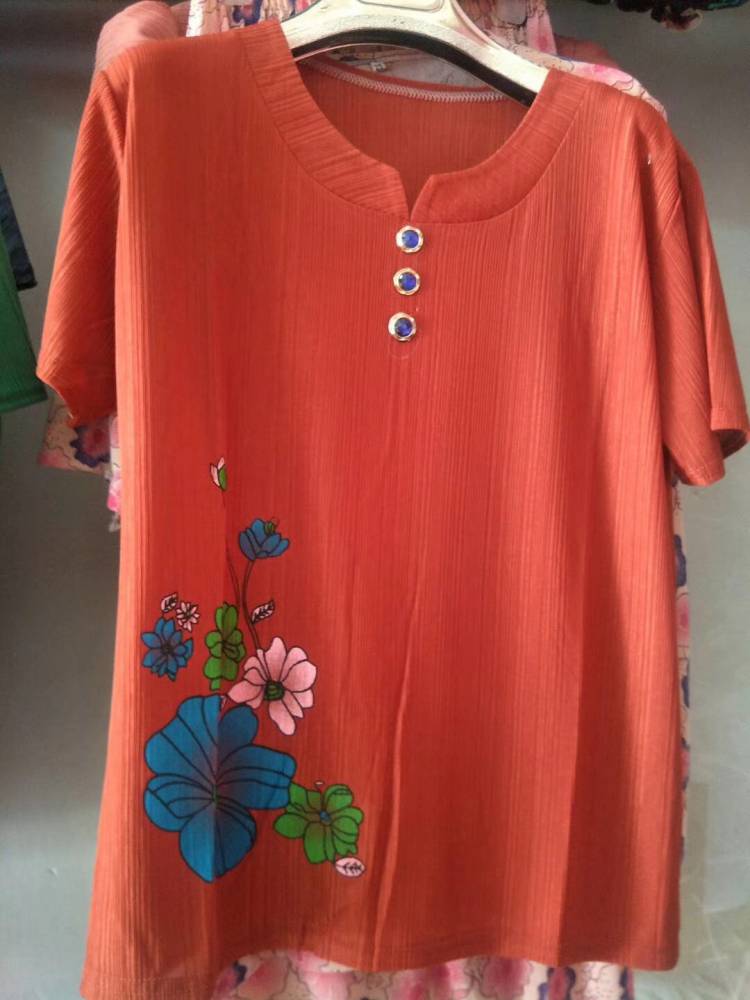 德陽(yáng)服裝批發(fā)市場(chǎng)探秘 廣場(chǎng)舞阿姨裝10元起，年輕媽媽裝半袖5元拿貨